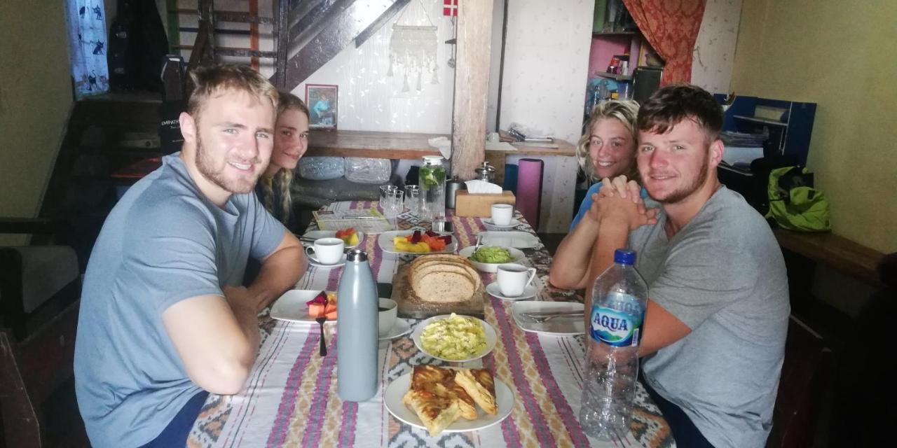 Smiley'S Homestay Берастаги Екстериор снимка