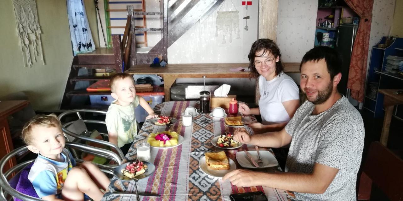 Smiley'S Homestay Берастаги Екстериор снимка