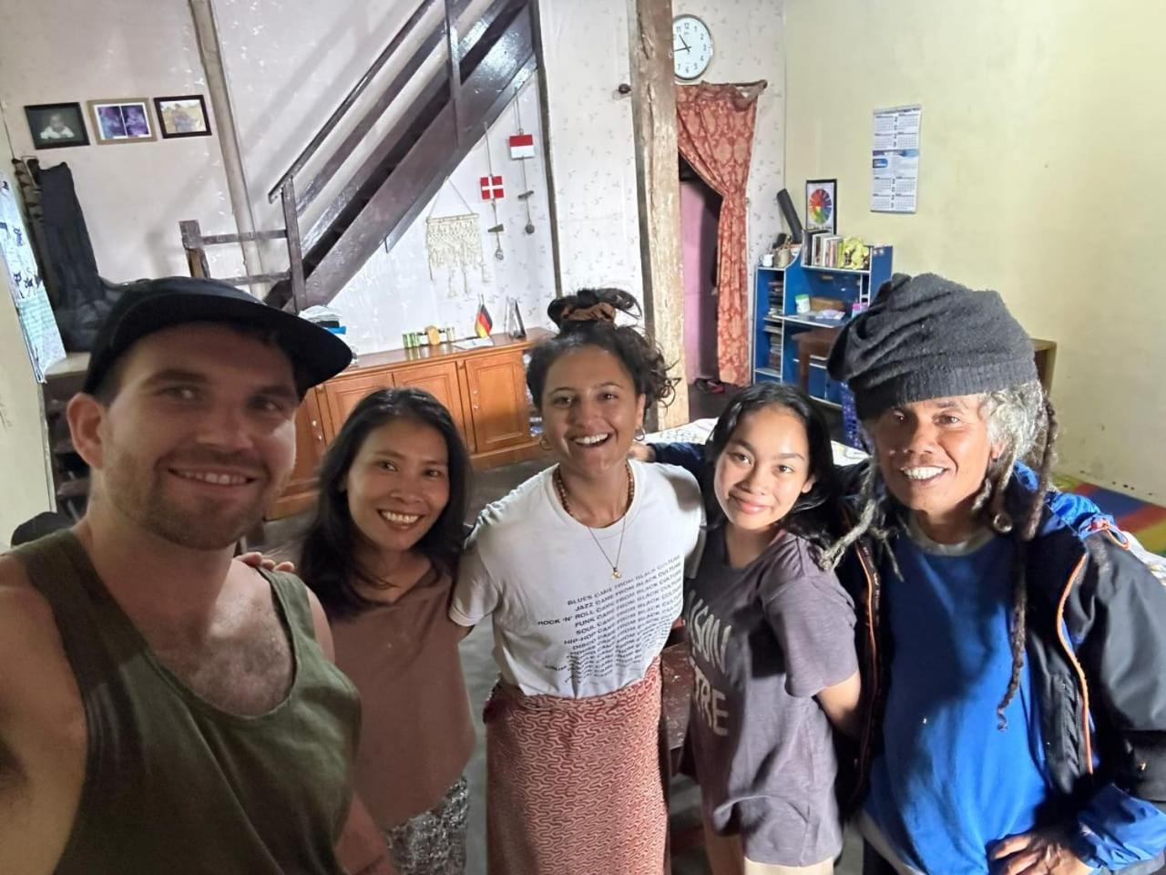 Smiley'S Homestay Берастаги Екстериор снимка