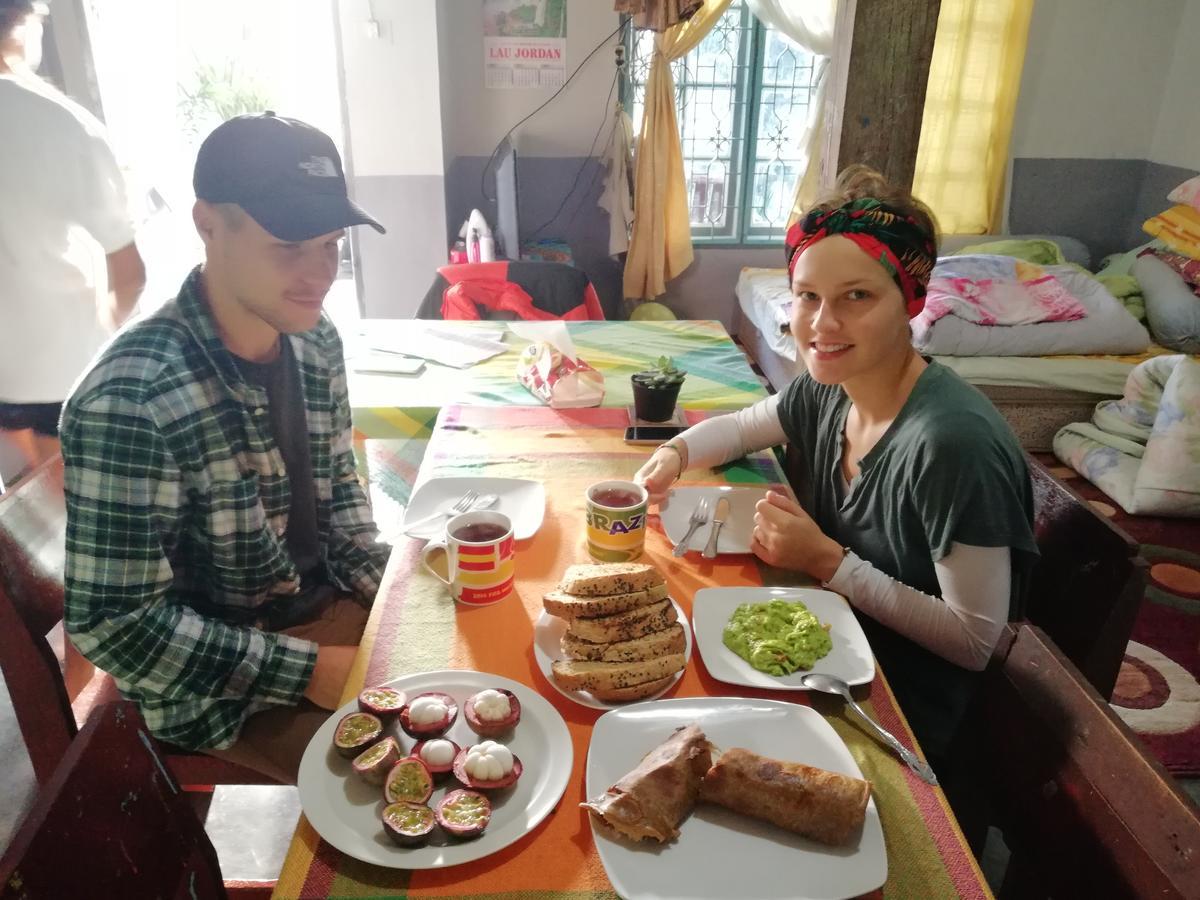 Smiley'S Homestay Берастаги Екстериор снимка