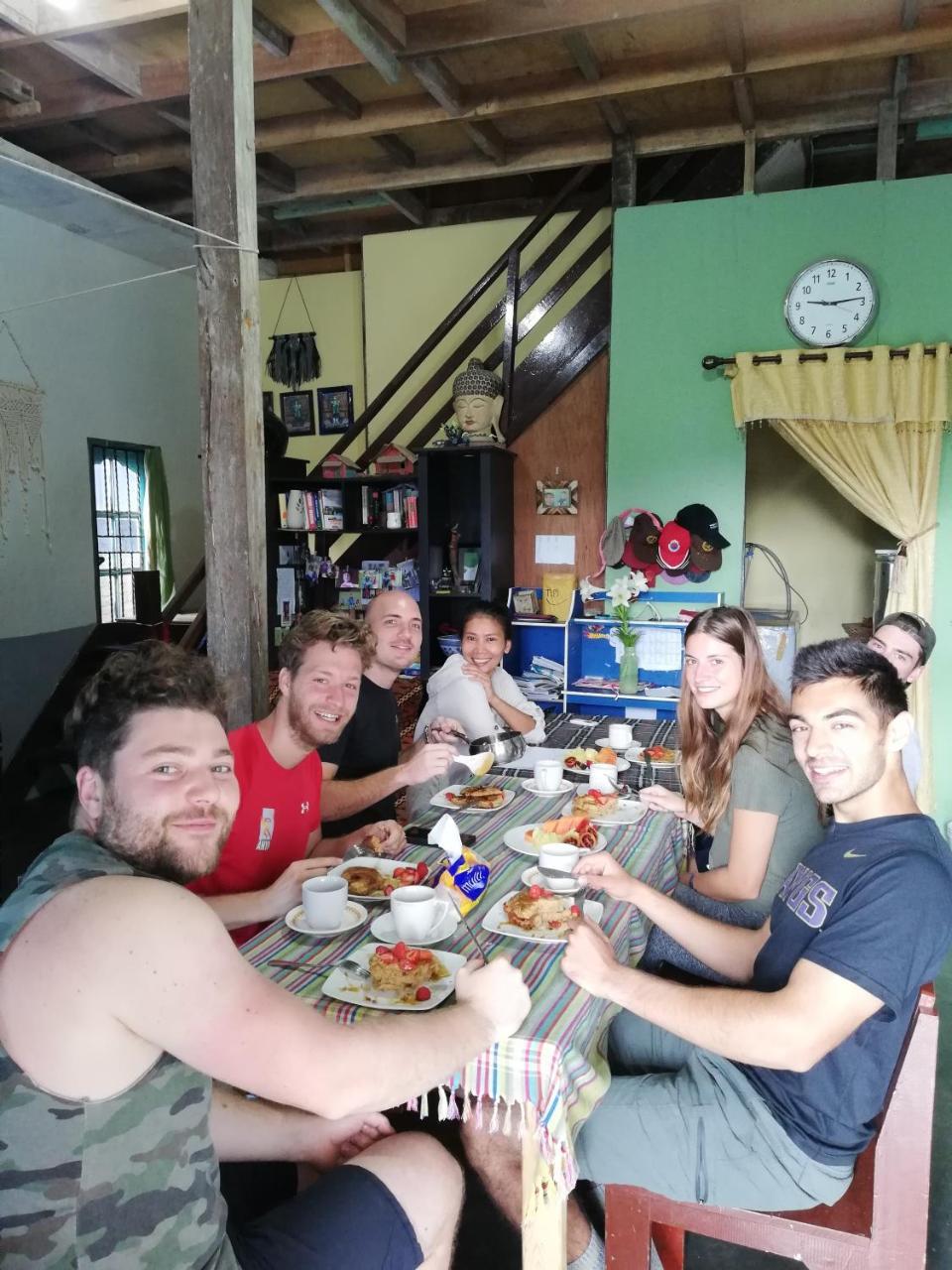 Smiley'S Homestay Берастаги Екстериор снимка