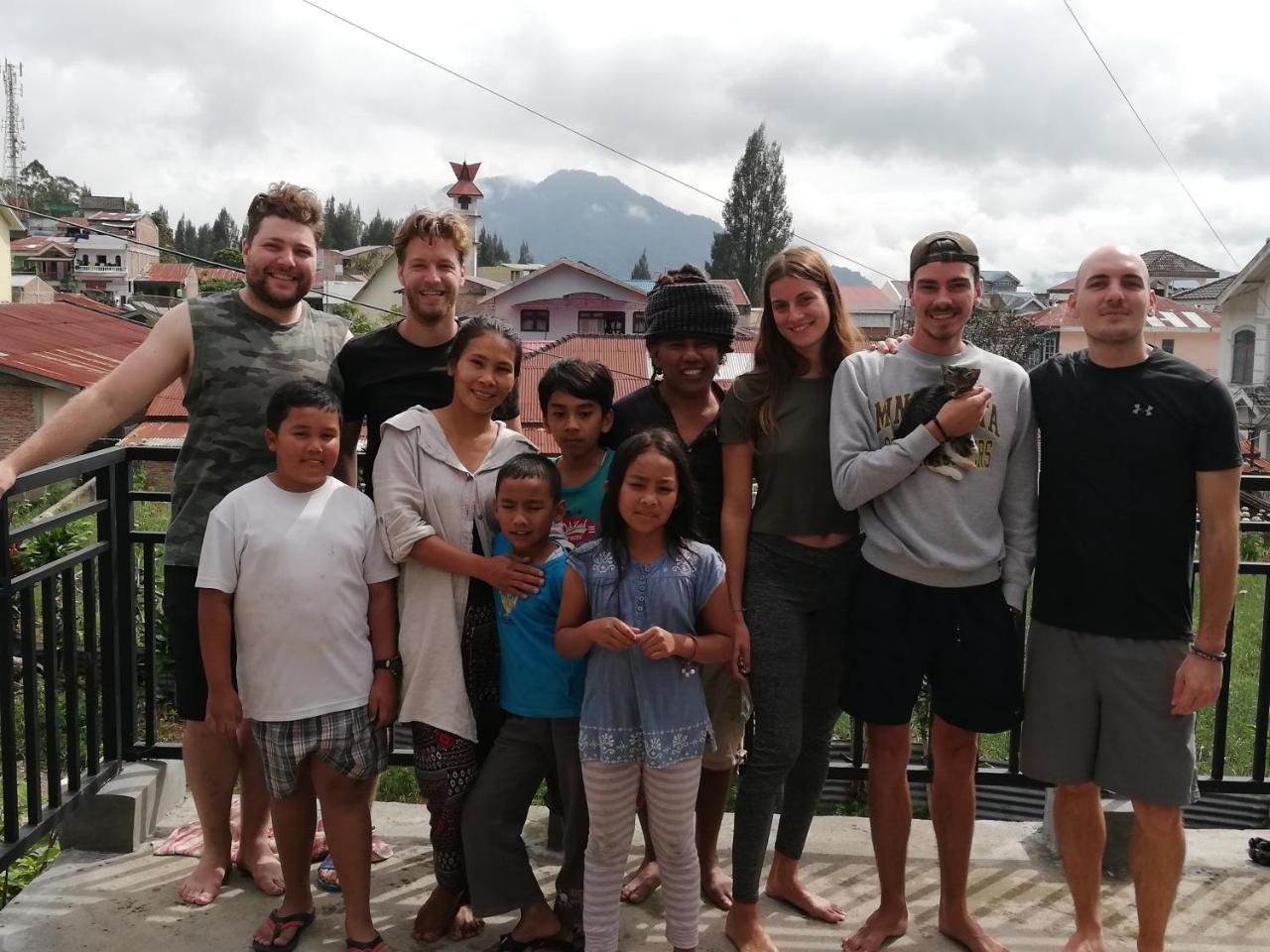 Smiley'S Homestay Берастаги Екстериор снимка